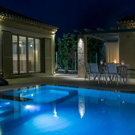 Luxury Philoxenia Villa *